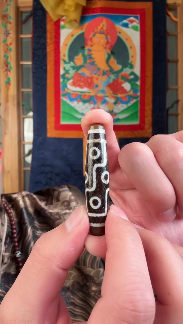 无非金属折线九眼天珠