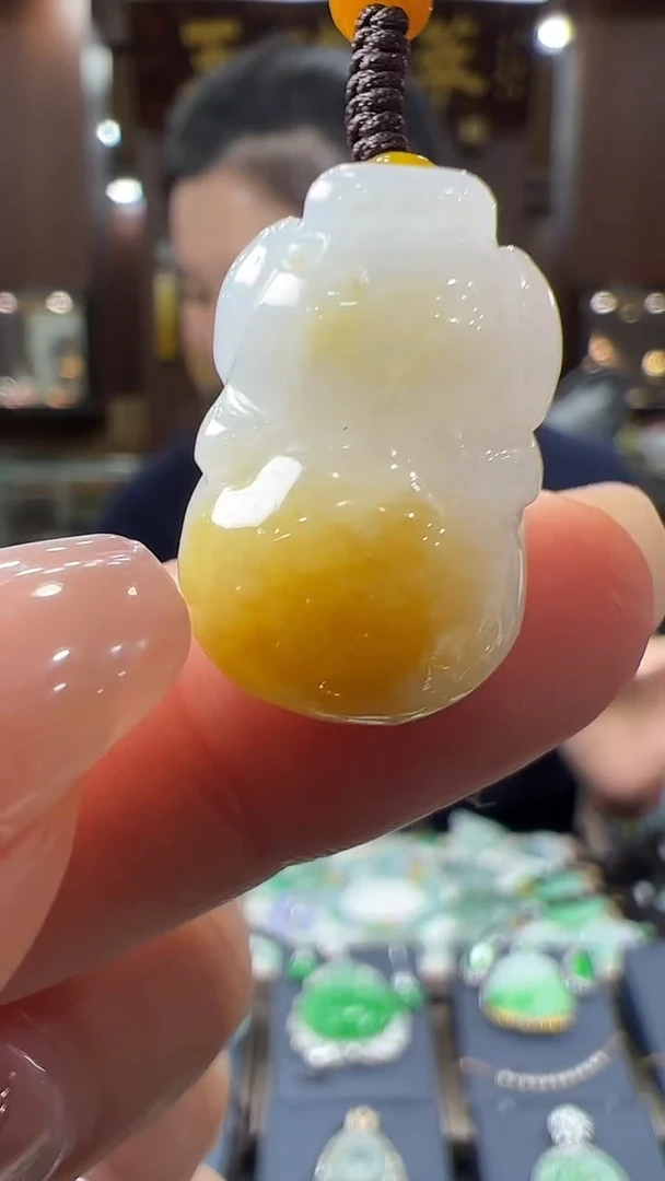 【闪购商品】翡翠挂件未镶嵌猪猪手机挂 有棉丝