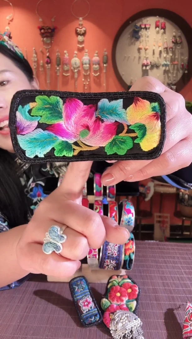 织绣手工苗绣刺绣首饰36