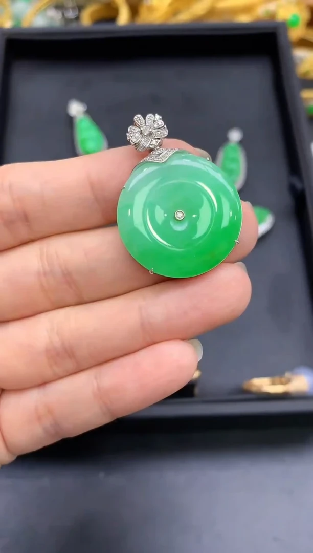 颈饰18K金镶嵌翡翠661-中国好珍宝