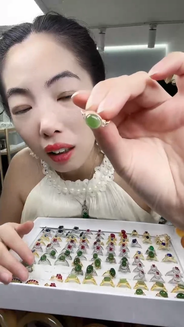未镶嵌戒指和田玉（碧玉）戒指