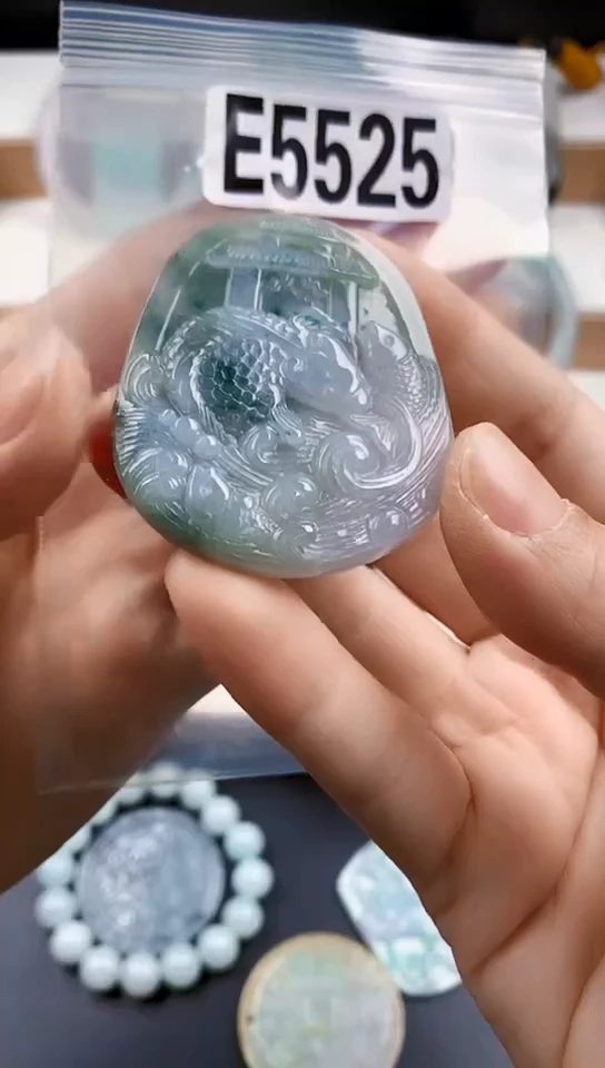 颈饰未镶嵌翡翠天然翡翠吊坠挂件