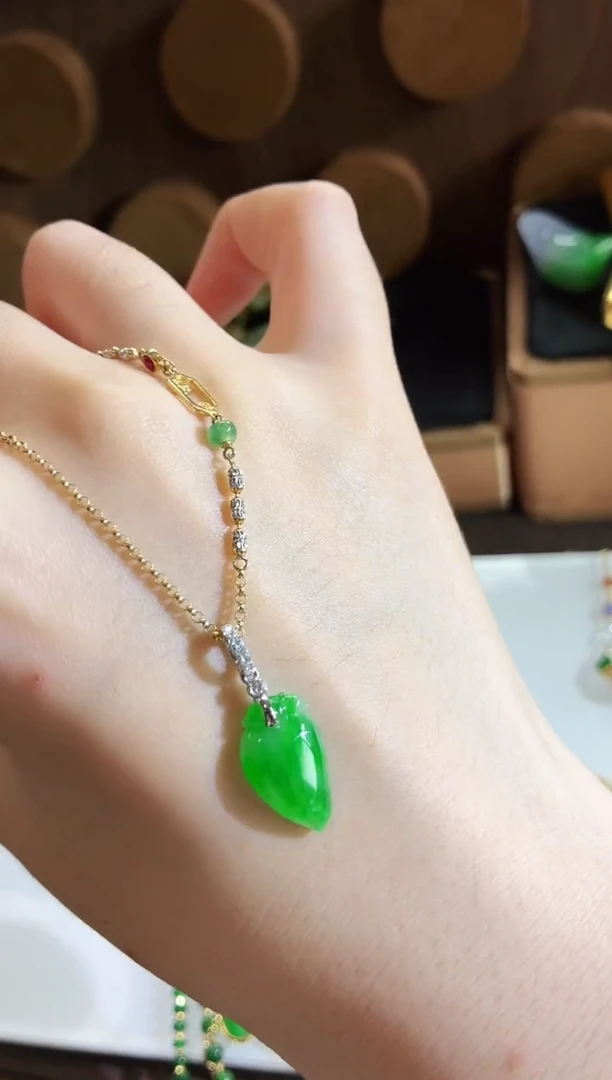 吊坠(不含链)18K金镶嵌翡翠吊坠