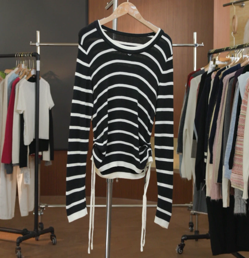 899-2077黑   秋季条纹针织常规款长袖圆领针织衫