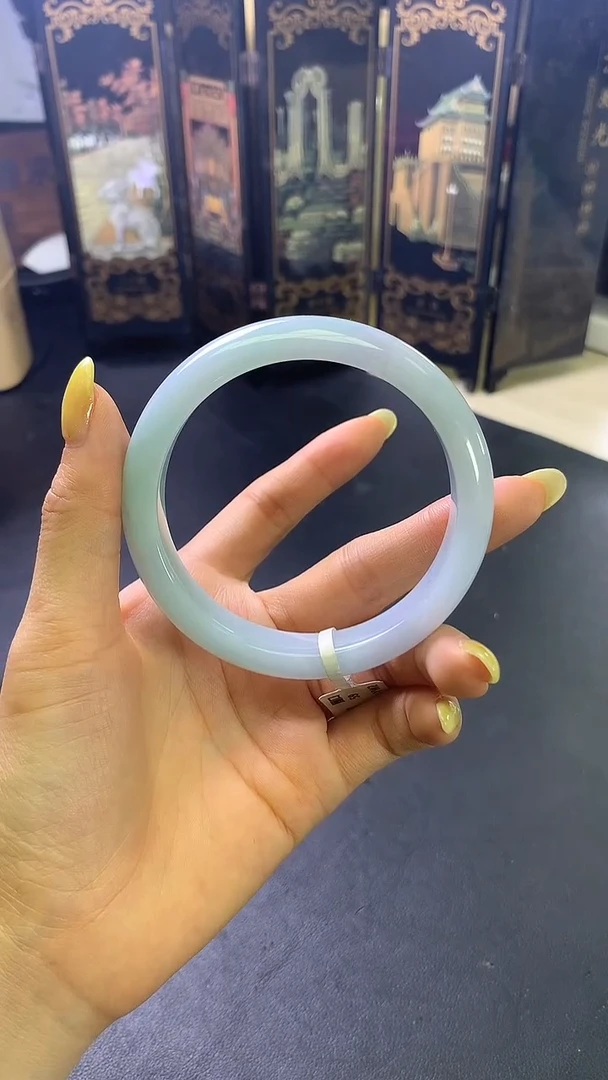 翡翠手镯未镶嵌淡春彩缅甸天然A货翡翠手镯