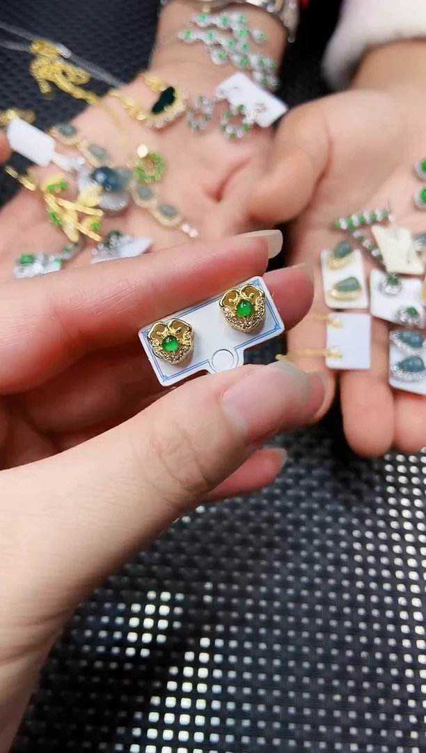【闪购商品】翡翠耳饰未镶嵌111111111