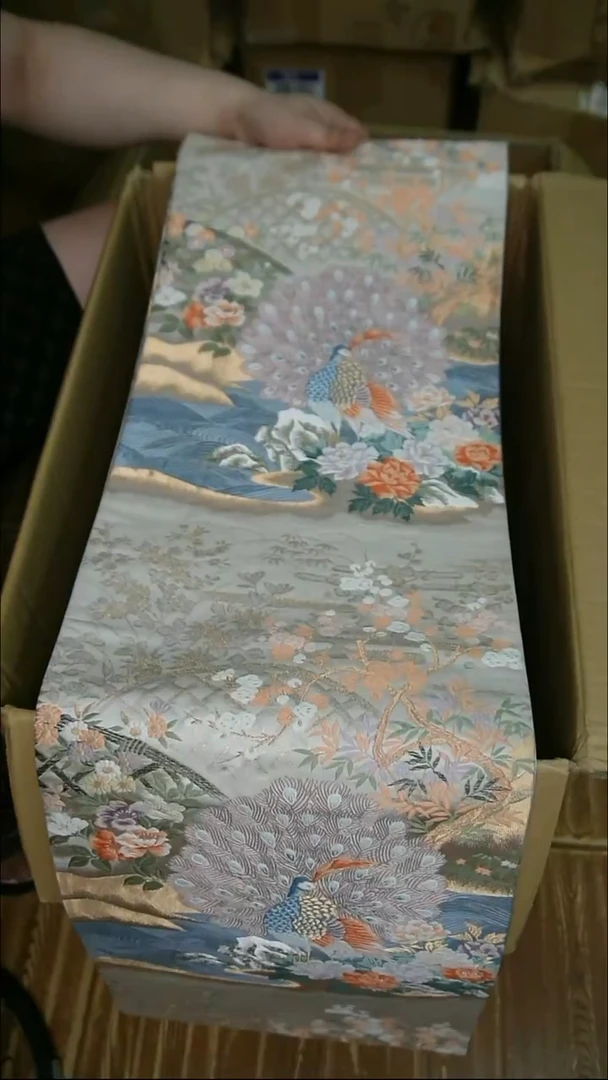 织绣织锦16孔雀花卉