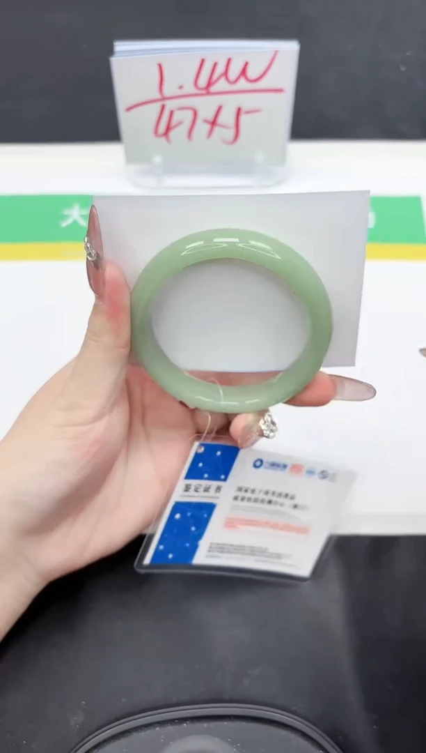 【闪购商品】石英质玉手镯未镶嵌156-56.3