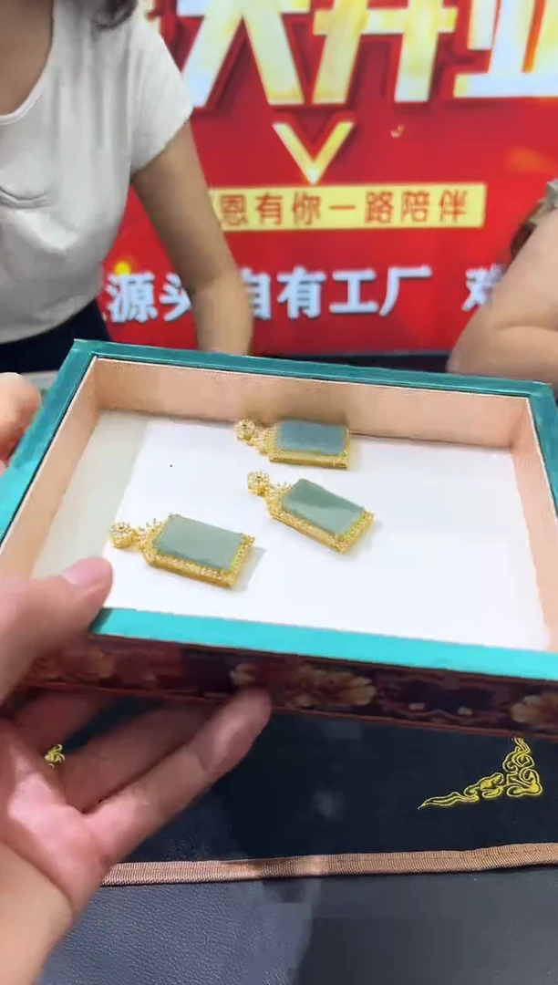 翡翠未镶嵌颈饰-DS10