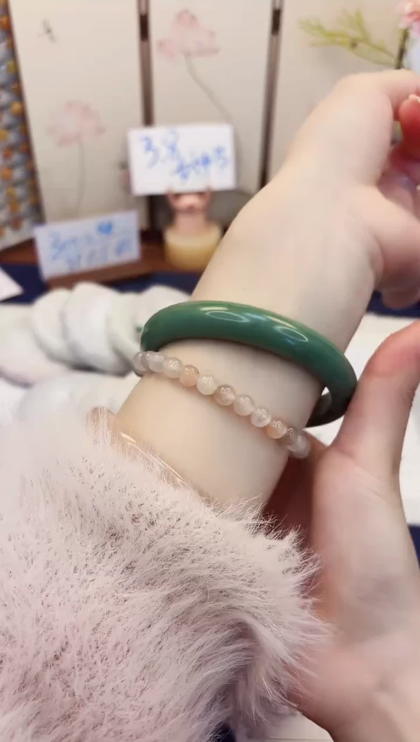 【闪购商品】石英质玉手镯未镶嵌40-翠玉-圈口64