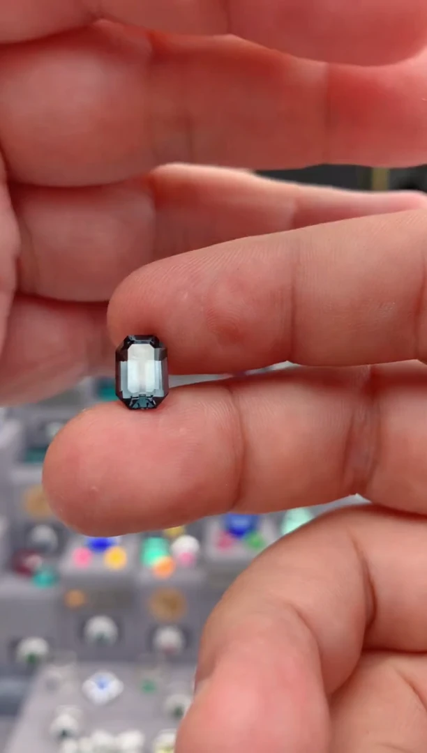 裸石尖晶石2.7ct 金属灰尖晶石