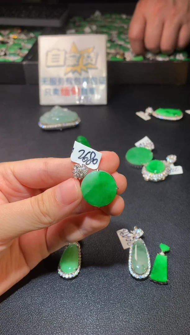 翡翠银S925镶嵌颈饰翡翠1