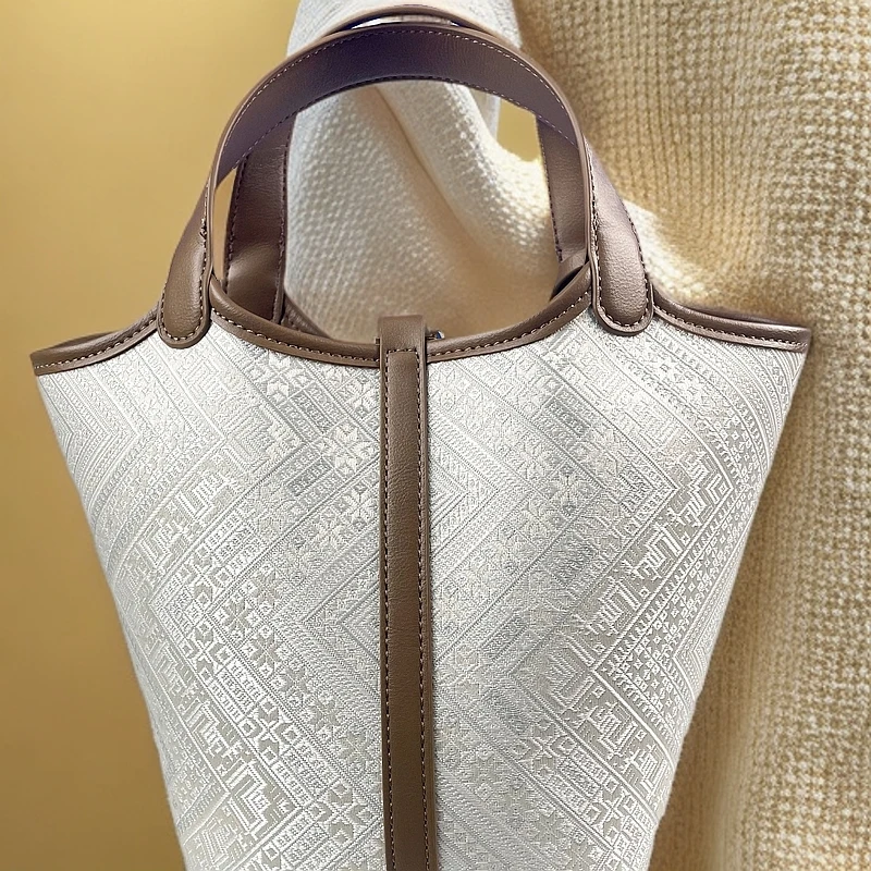 【花都村-素白几何棕边水桶手提包】广西非遗壮锦包情人节礼物现货