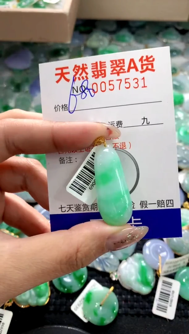 颈饰18K金镶嵌翡翠1111111111111111