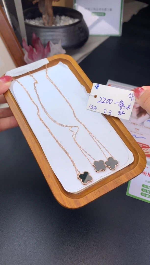 【闪购商品】翡翠吊坠(赠链)18K金镶嵌四叶草（随机发货）