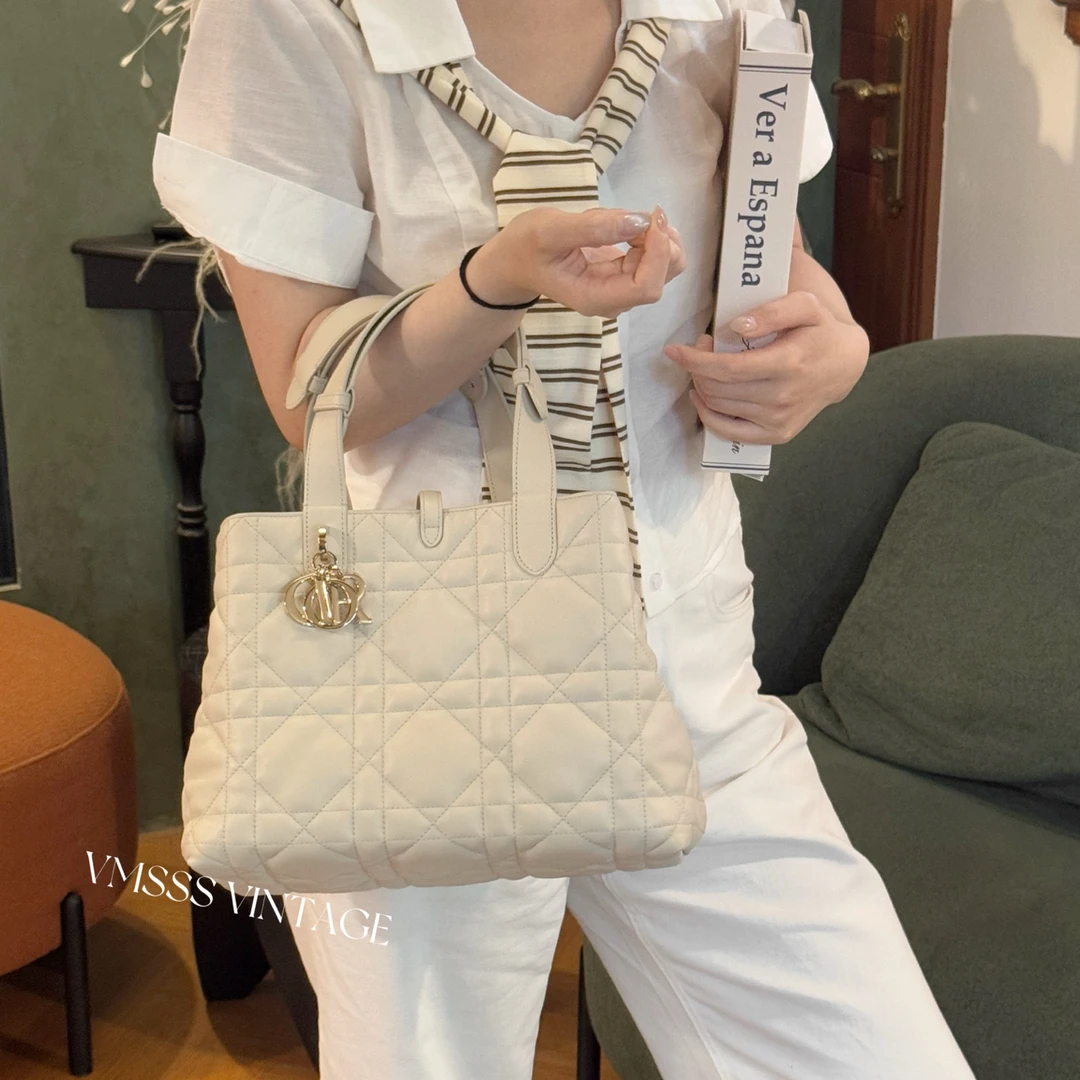 99新 DIOR/迪奥 toujours中号浅饼干色牛皮手提包/18320