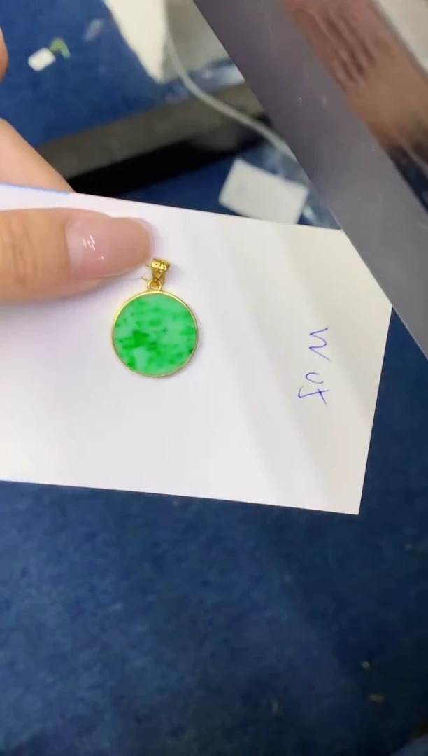翡翠未镶嵌颈饰缅甸天然翡翠A货