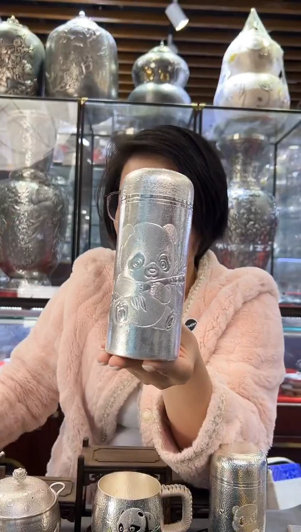 999 锤纹熊猫杯 约376克