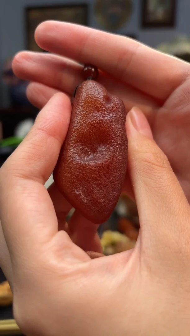琥珀颈饰未镶嵌手把件