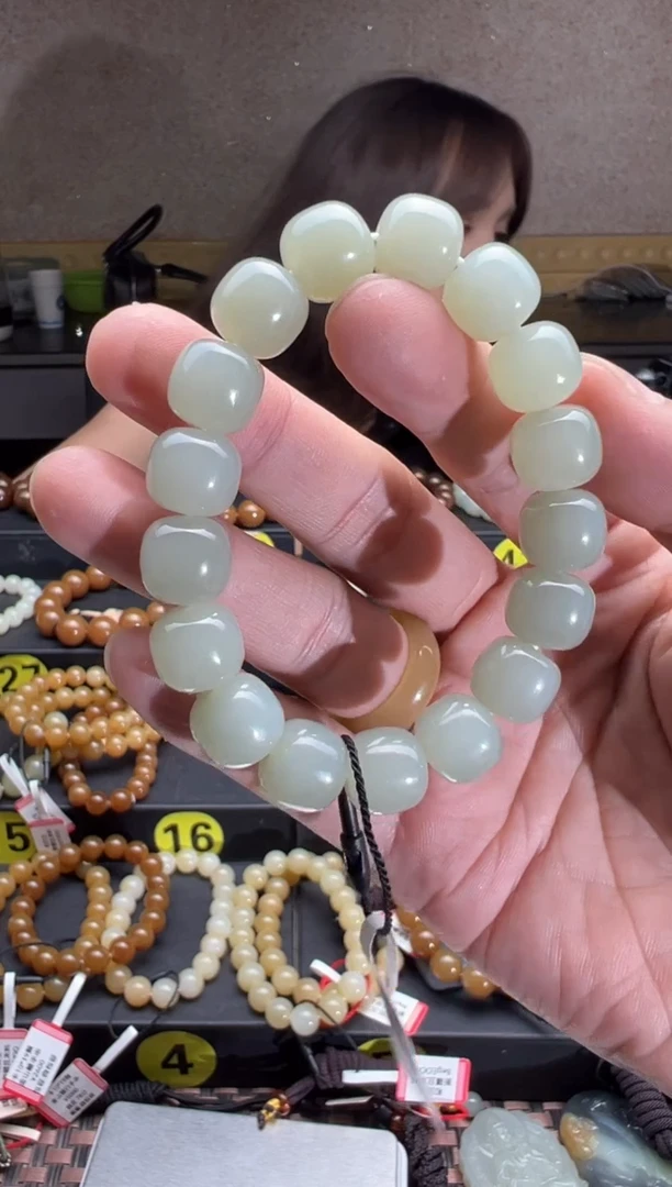 手串未镶嵌和田玉且末料青白玉老型珠手串卡11*12