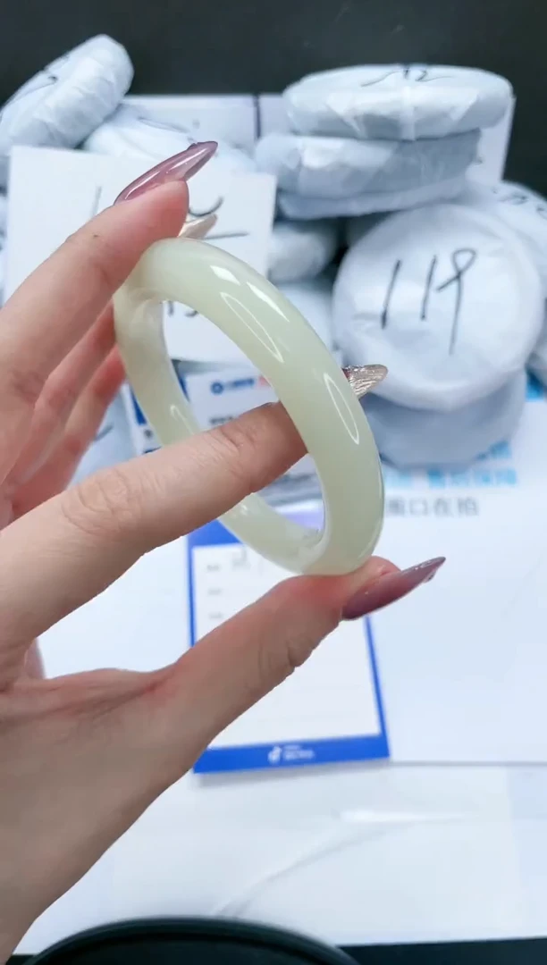 【闪购商品】石英质玉手镯未镶嵌387-55.9