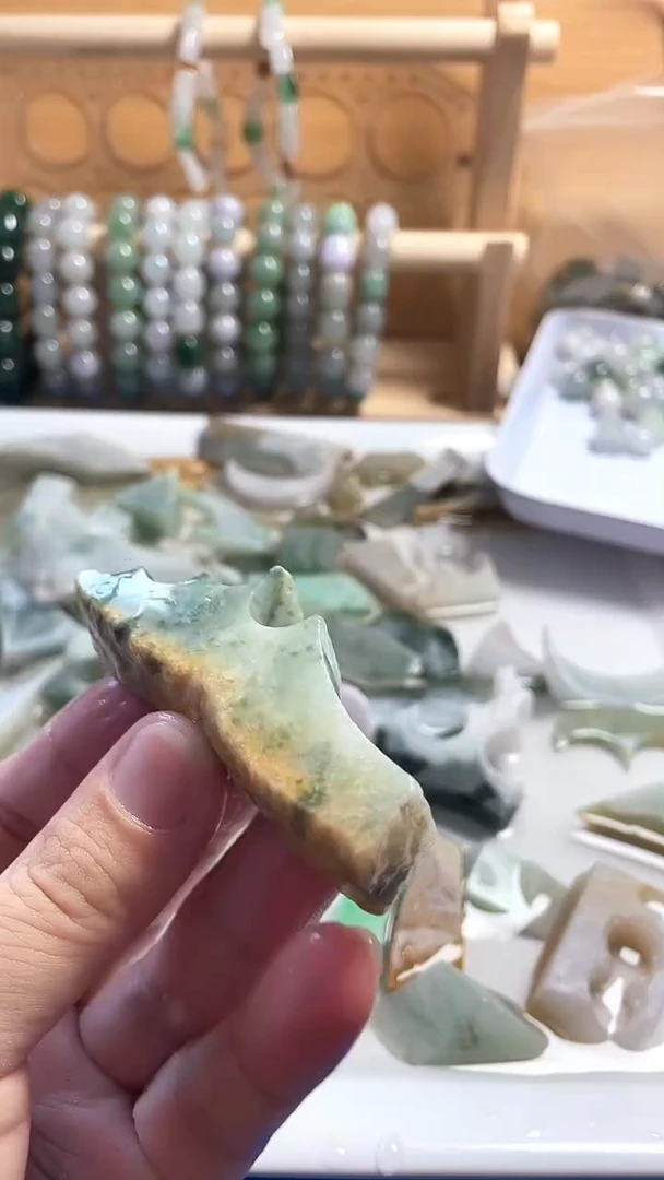 裸石翡翠风**云翡翠小边料