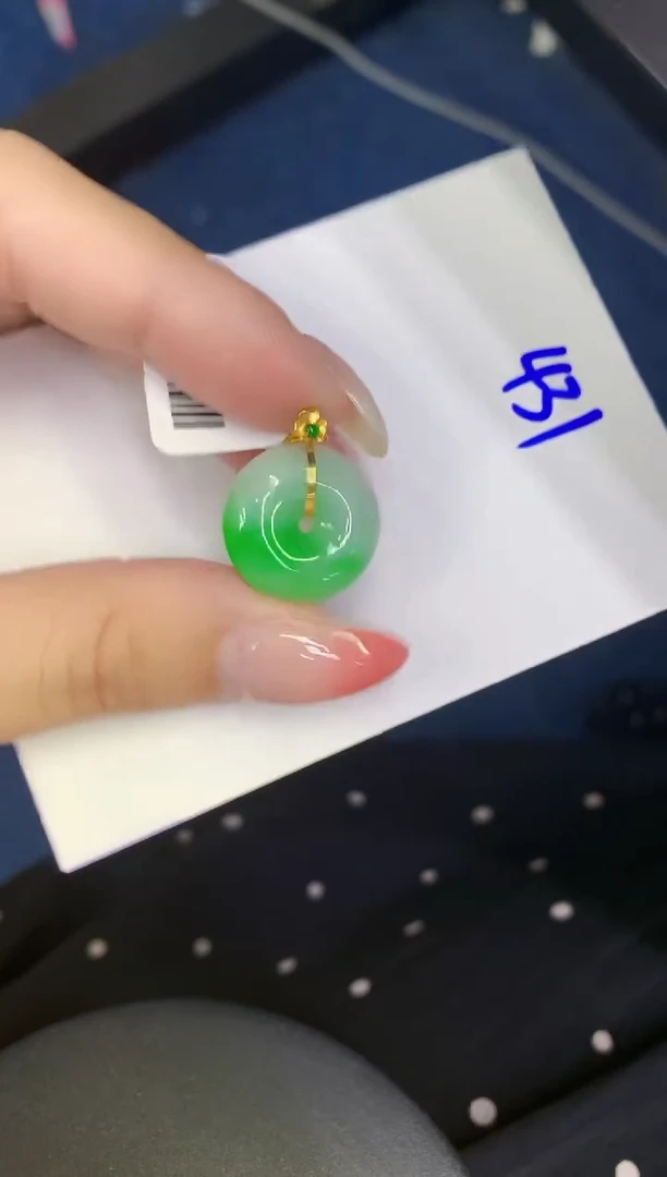 翡翠18K金镶嵌颈饰缅甸天然翡翠A货