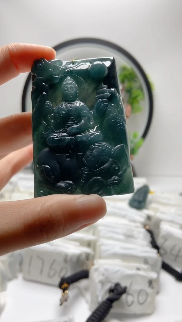 翡翠未镶嵌颈饰普贤