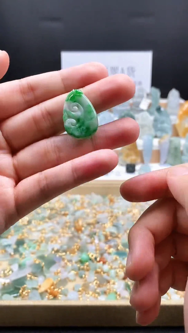翡翠未镶嵌吊坠(不含链)75 如意吊坠