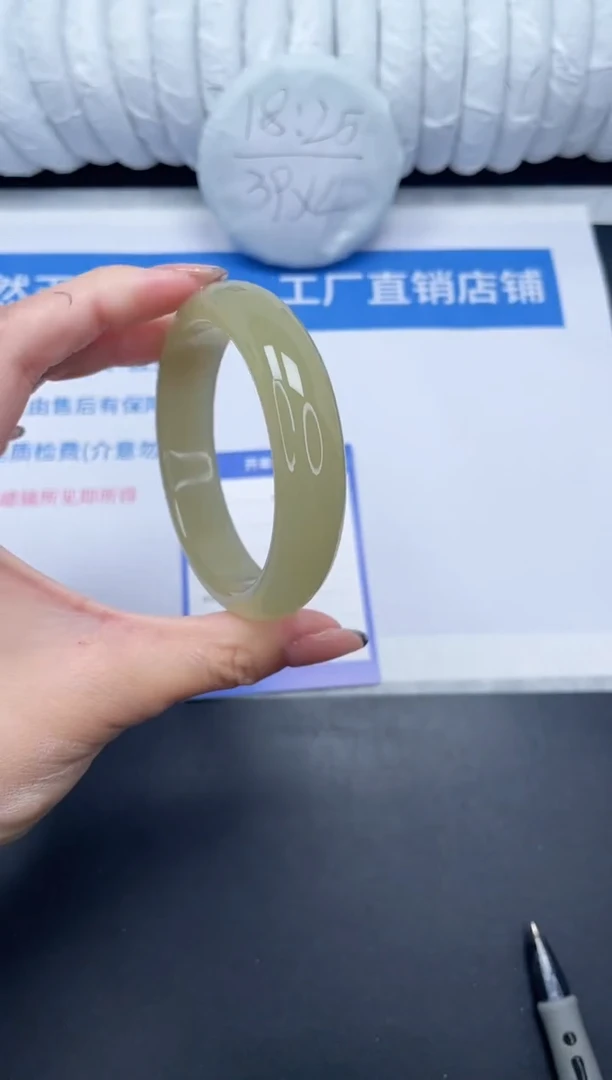 未镶嵌手镯石英质玉41-57.8CQ
