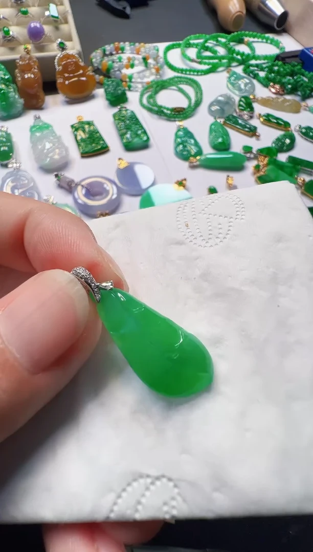 吊坠(不含链)18K金镶嵌翡翠4880