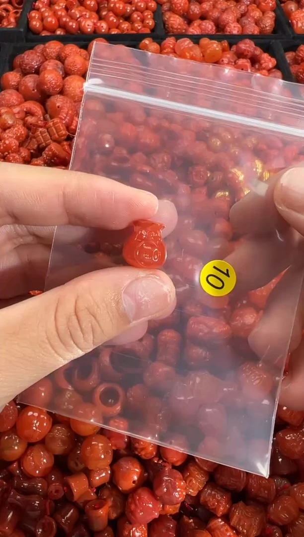南红玛瑙未镶嵌颈饰1