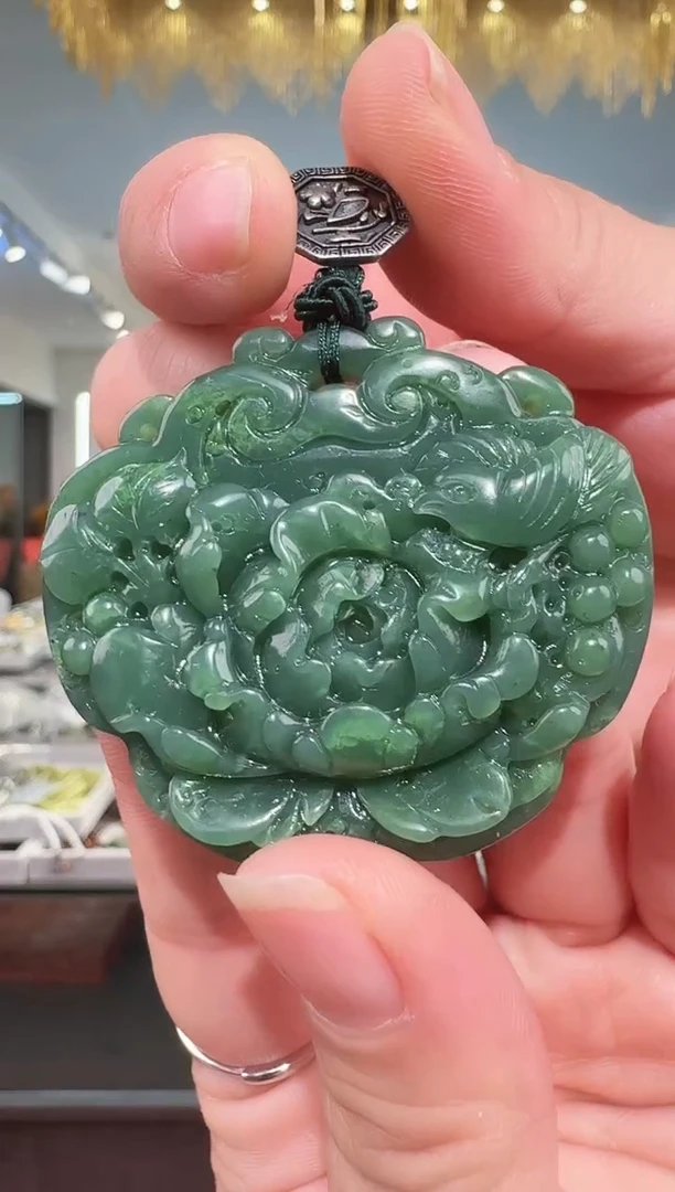 颈饰未镶嵌和田玉吊坠