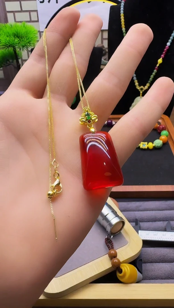 14K金镶嵌吊坠(赠链)血珀D20