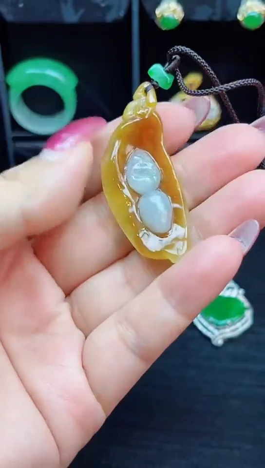 翡翠未镶嵌吊坠(赠链)吊坠