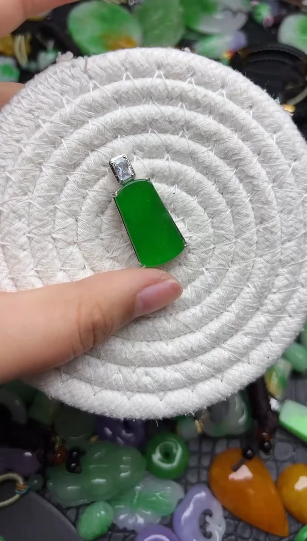 颈饰未镶嵌翡翠缅甸翡翠吊坠