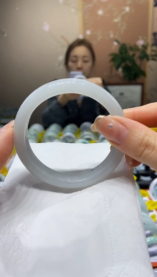 【闪购商品】翡翠手镯未镶嵌5657圈口