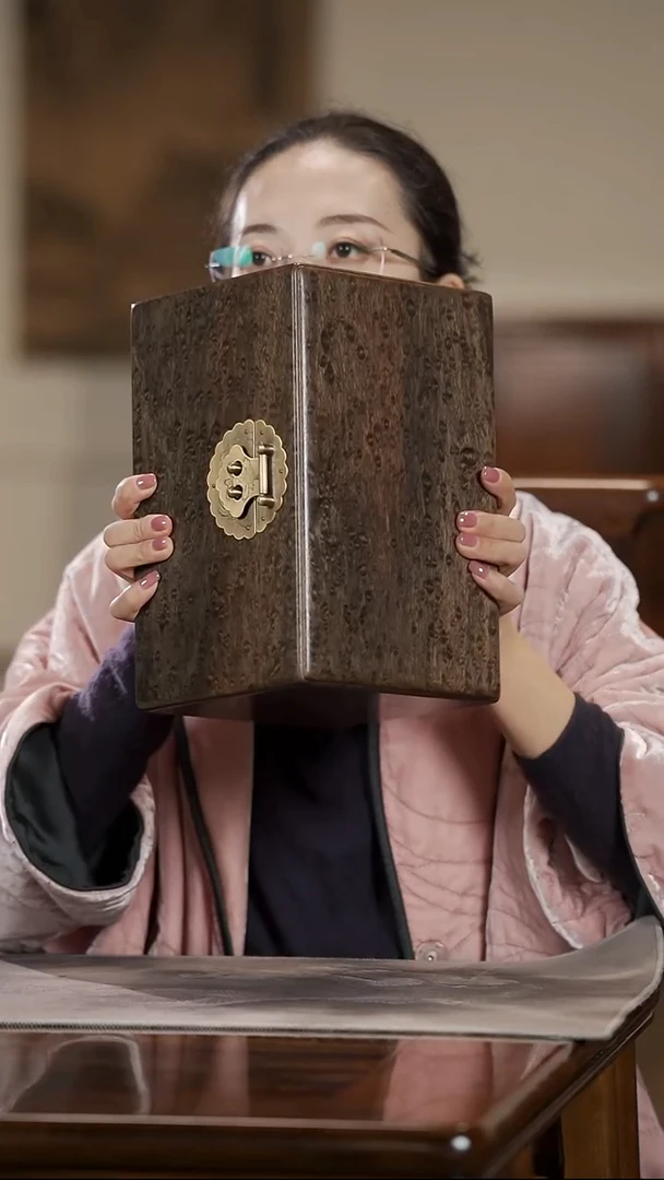 金丝楠652雨滴龙胆纹一木一器套盒