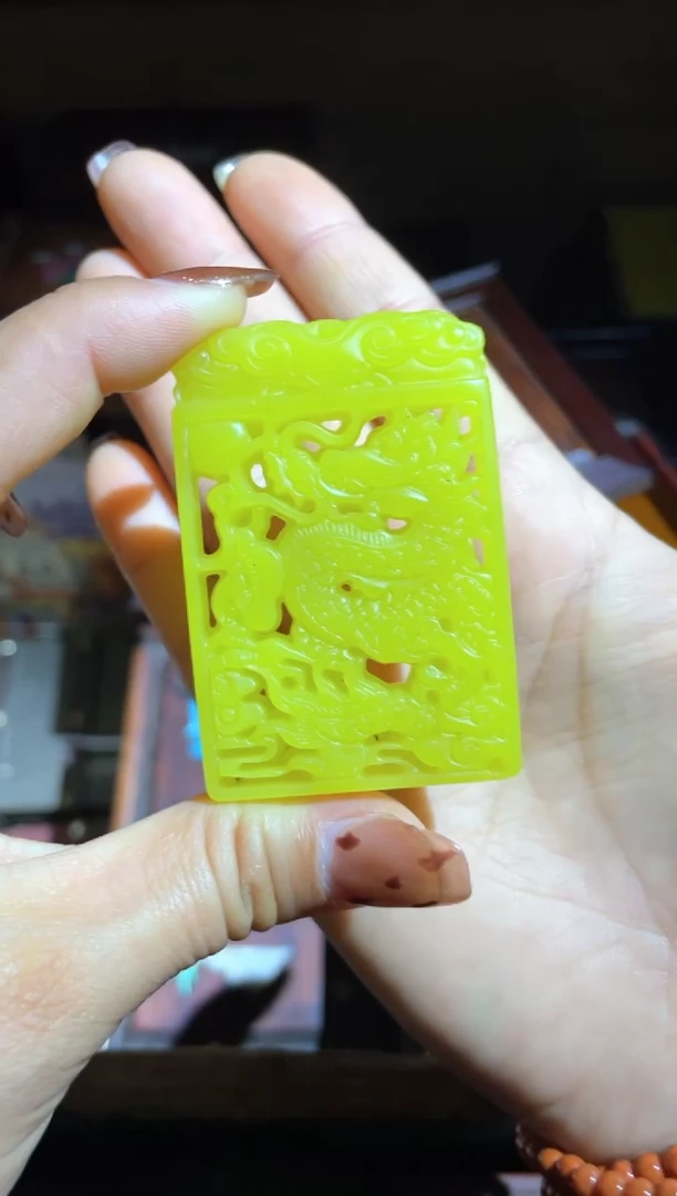 【闪购商品】镂空龙牌1件