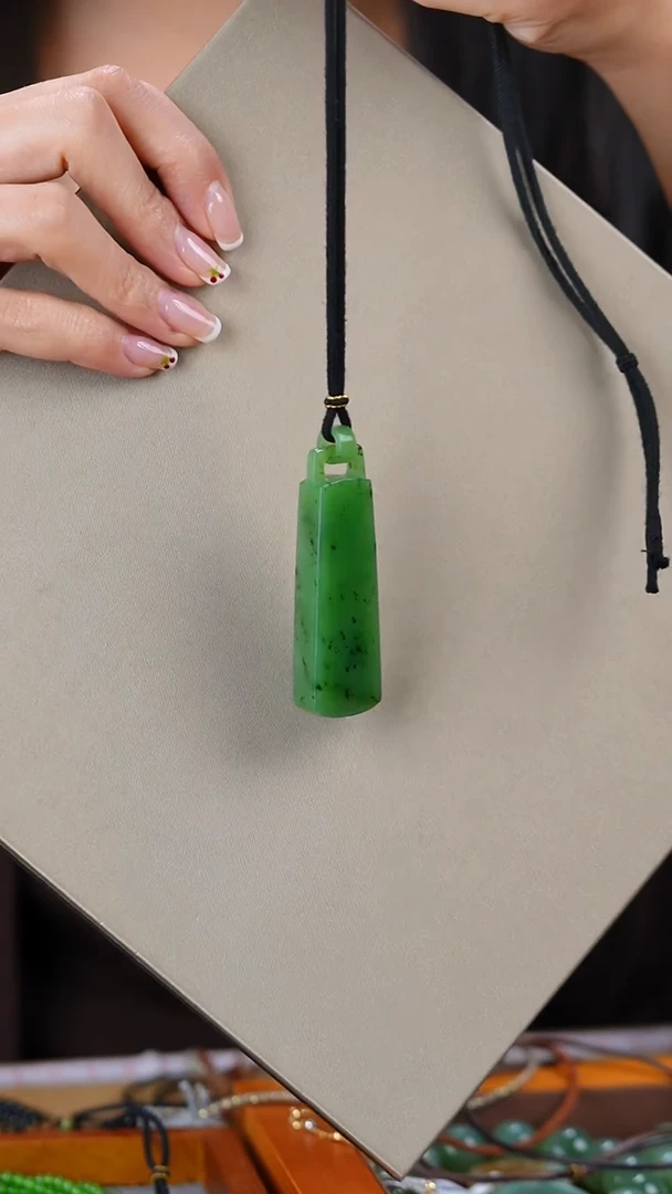 吊坠(赠链)未镶嵌和田玉吊坠