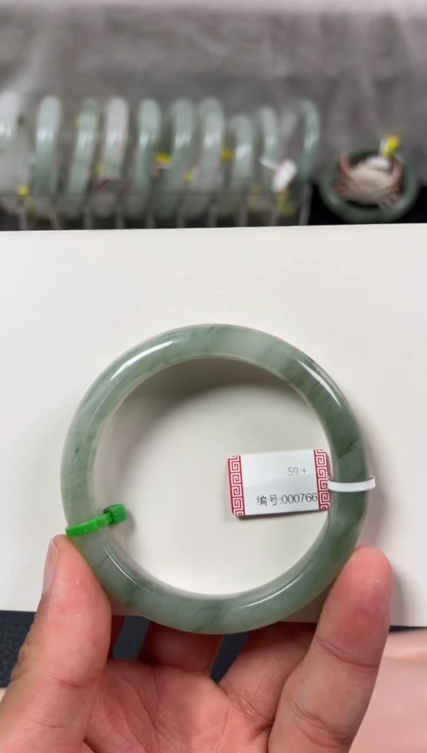 【闪购商品】石英质玉手镯未镶嵌766