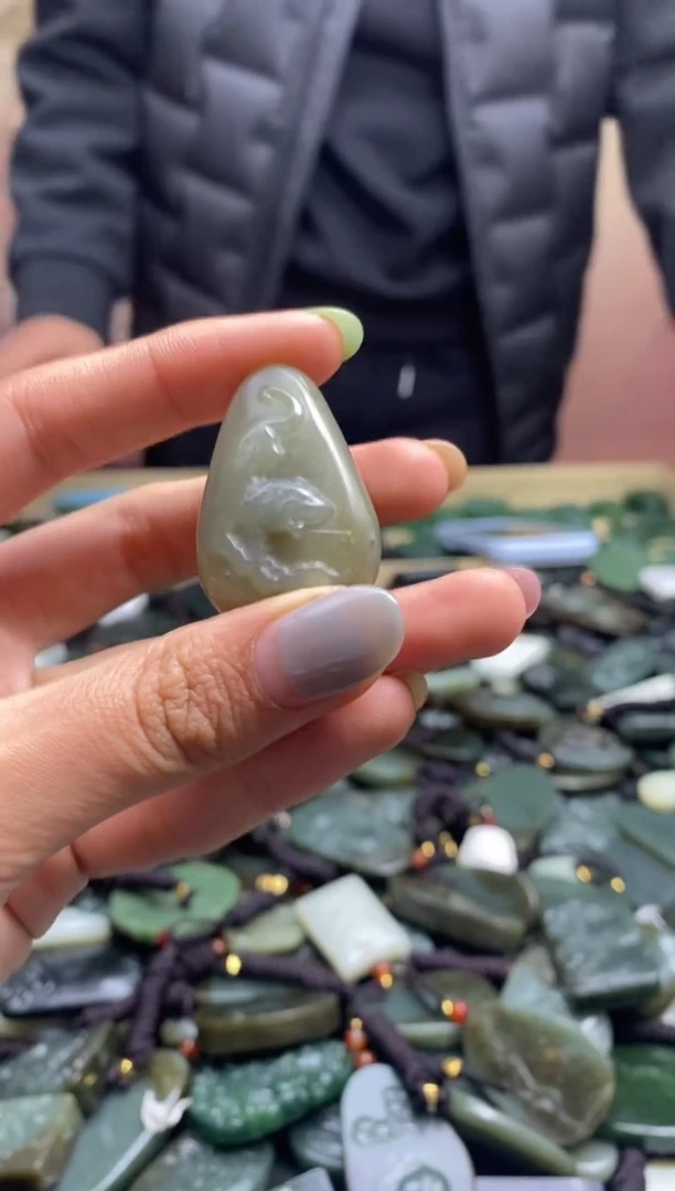 颈饰未镶嵌和田玉1