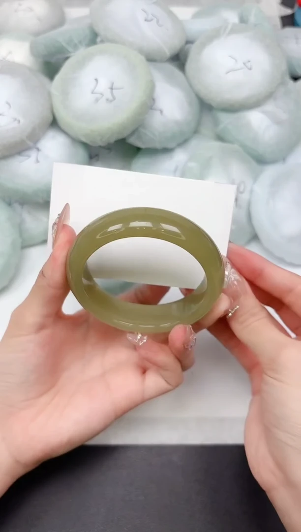 石英质玉手镯未镶嵌224-56.5