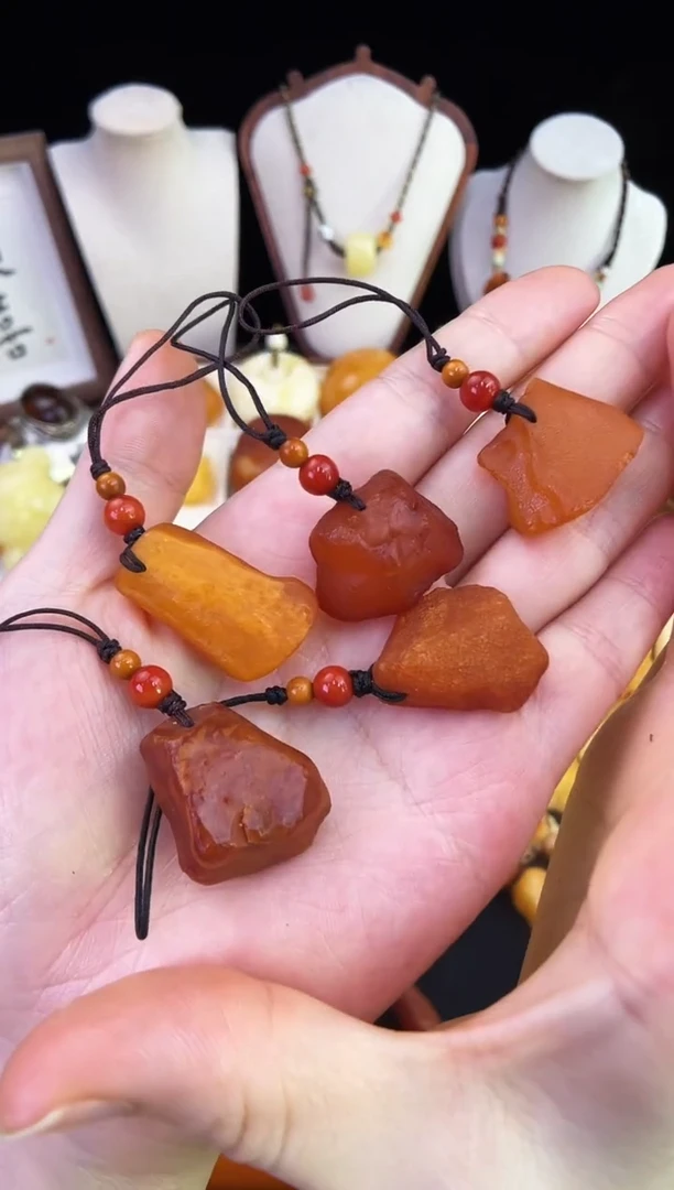 琥珀未镶嵌珠宝奇石多样性发其一