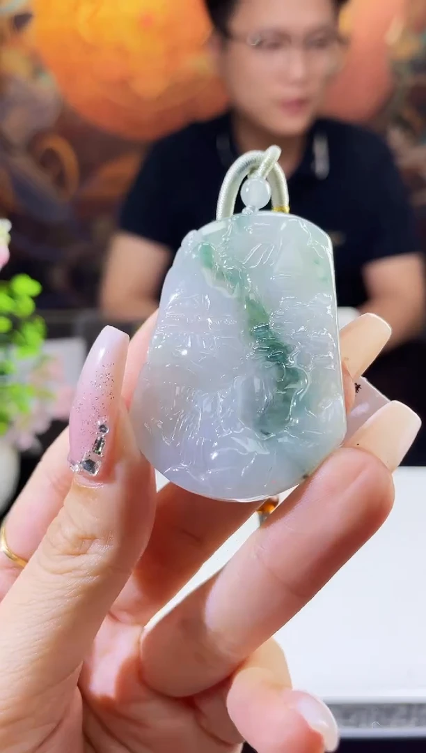 翡翠未镶嵌颈饰多样性发其一