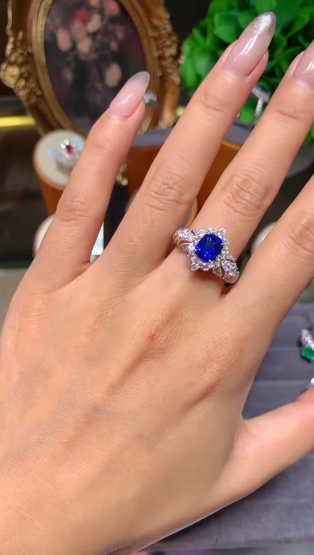 蓝宝石戒指18K金镶嵌1.8CT