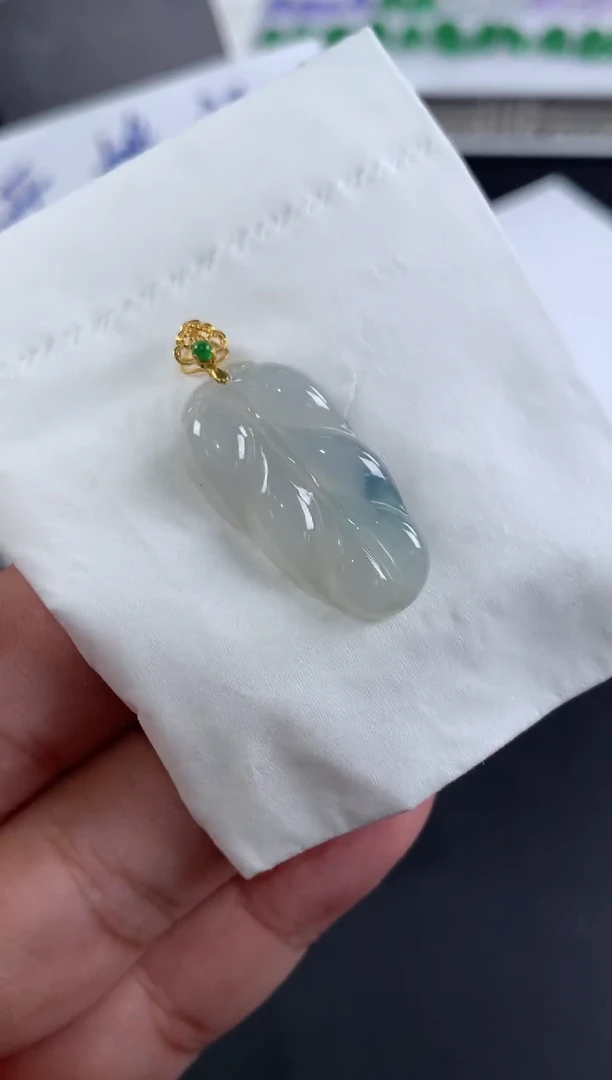 颈饰18K金镶嵌翡翠困*翡翠