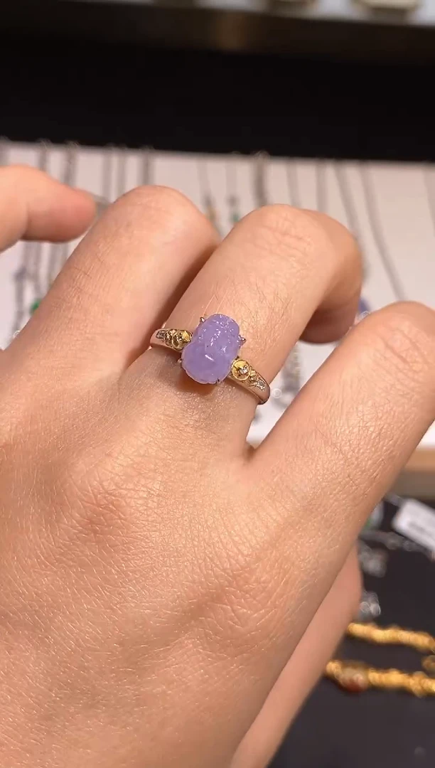 翡翠18K金镶嵌颈饰戒指