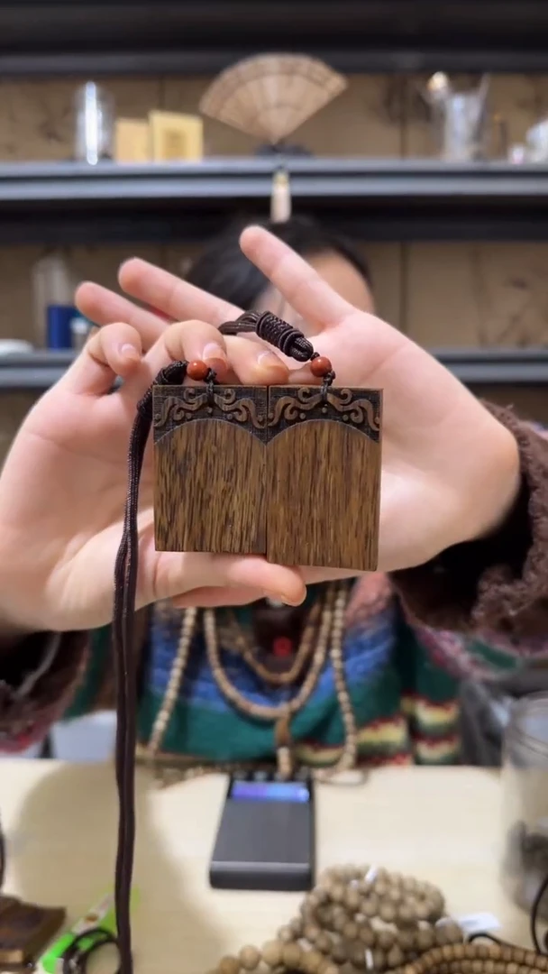 【闪购商品】沉香吊坠68号芽庄野料无事雕刻牌多样性发一个