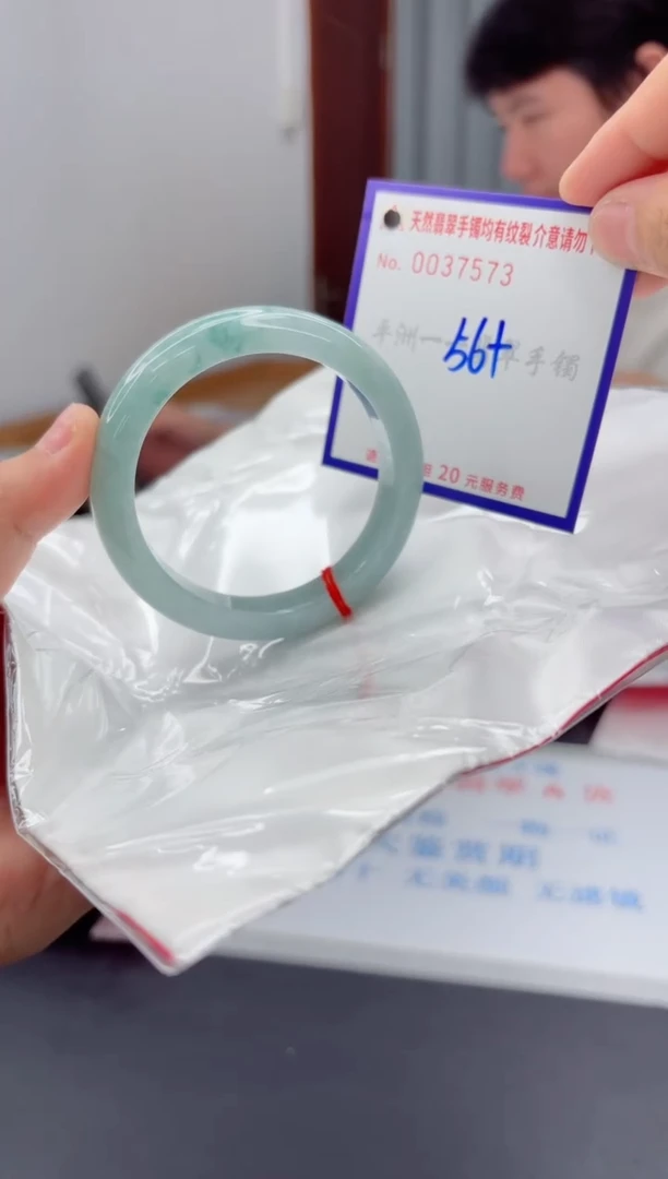 翡翠手镯未镶嵌1